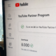 YouTube skrur opp terskelen: Du trenger dobbelt så mange seertimer for å begynne å tjene