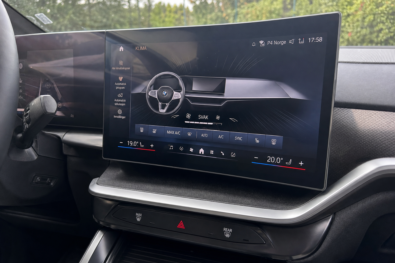 BMW forklarer hvorfor de fjerner stadig flere knapper: De unge kundene får skylden