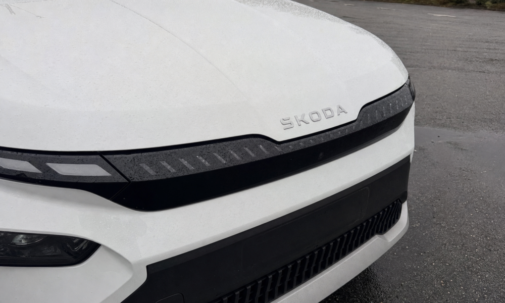 Tesla Model Y kollapser i europeisk elbilsalg: Skoda Elroq er den store vinneren i juli