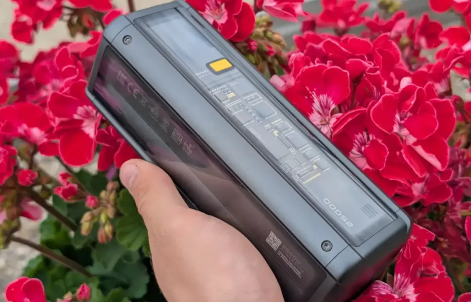 Xiaomis nye powerbank lader med 250 watt og har uttrekkbar kabel: Lekket fra sertifisering