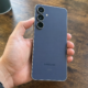 Paradoks fra Samsung: Billigere Galaxy-modell får oppdateringer lenger enn den dyrere toppmodellen