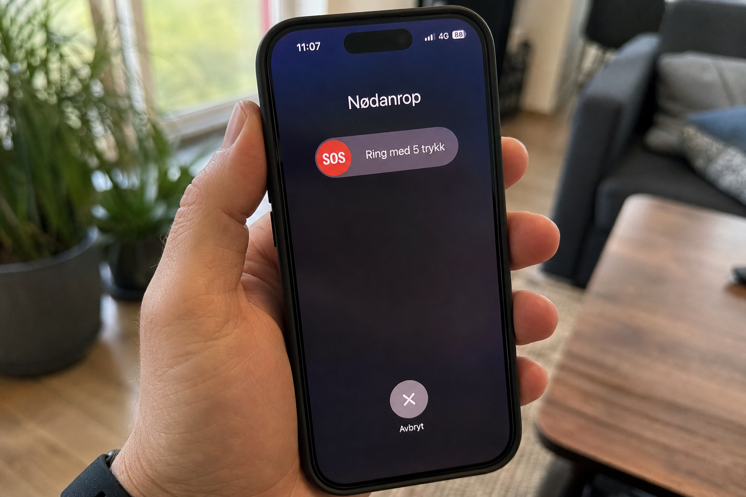 Fem raske trykk kan tilkalle hjelp: Slik aktiverer du SOS-funksjonen på iPhone og Android