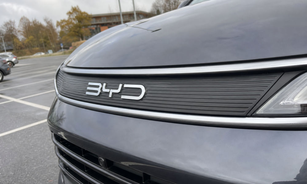 BYD raser på børs og taper priskrigen hjemme: Planen er likevel å bli verdens største bilprodusent