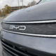 BYD raser på børs og taper priskrigen hjemme: Planen er likevel å bli verdens største bilprodusent