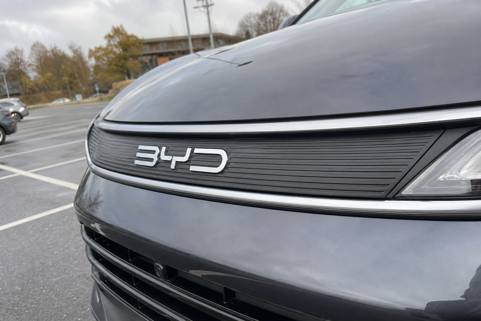 BYD raser på børs og taper priskrigen hjemme: Planen er likevel å bli verdens største bilprodusent