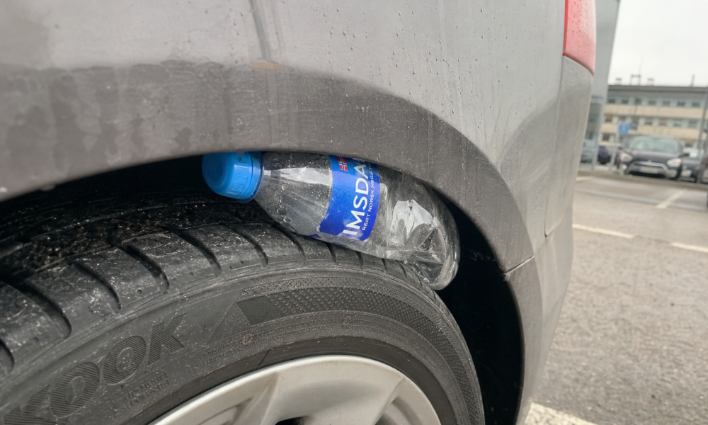 Advarer mot plastflasken på hjulet: En enkel felle gir biltyven full kontroll over deg