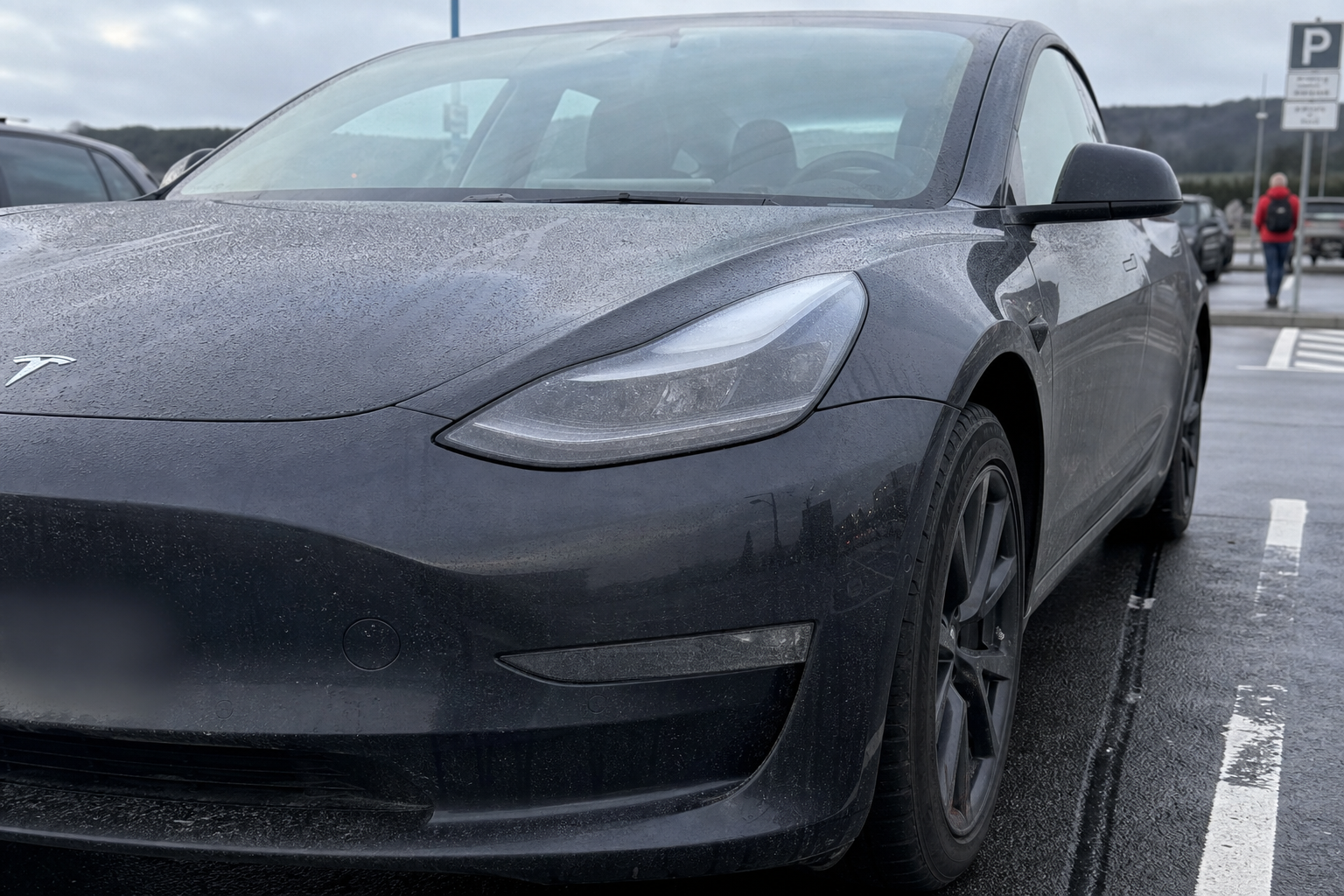 Elbilen din mister opptil 5 prosent batteri på en uke bare av å stå parkert: Her er de viktigste årsakene