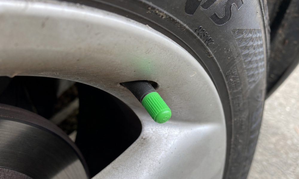 Dekkverkstedet vil fylle dekkene med nitrogen: Men vanlig luft er allerede 78 prosent nitrogen