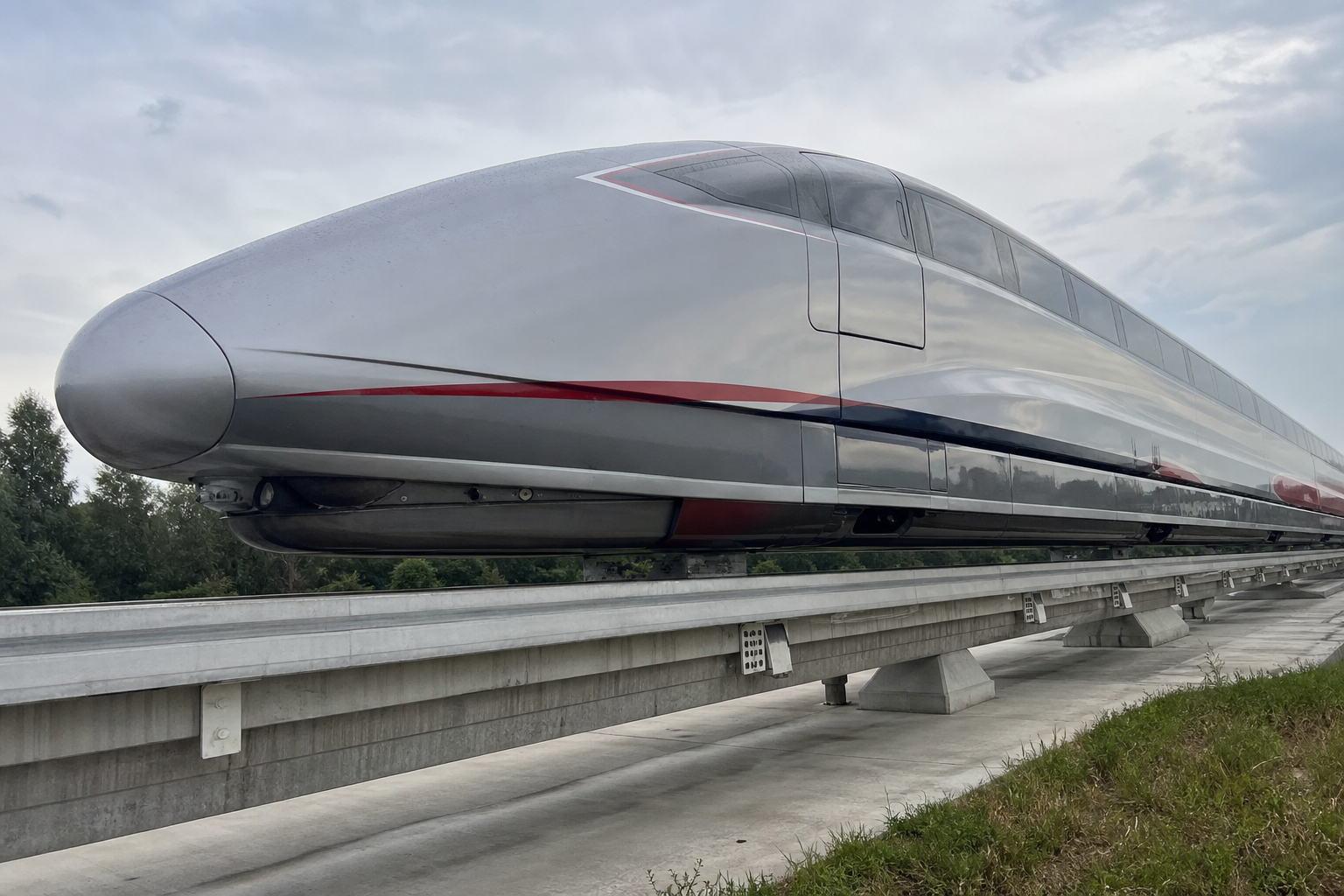 Kina sprenger rekorder på testbane: 1,1 tonn akselerert til 800 km/t på under seks sekunder