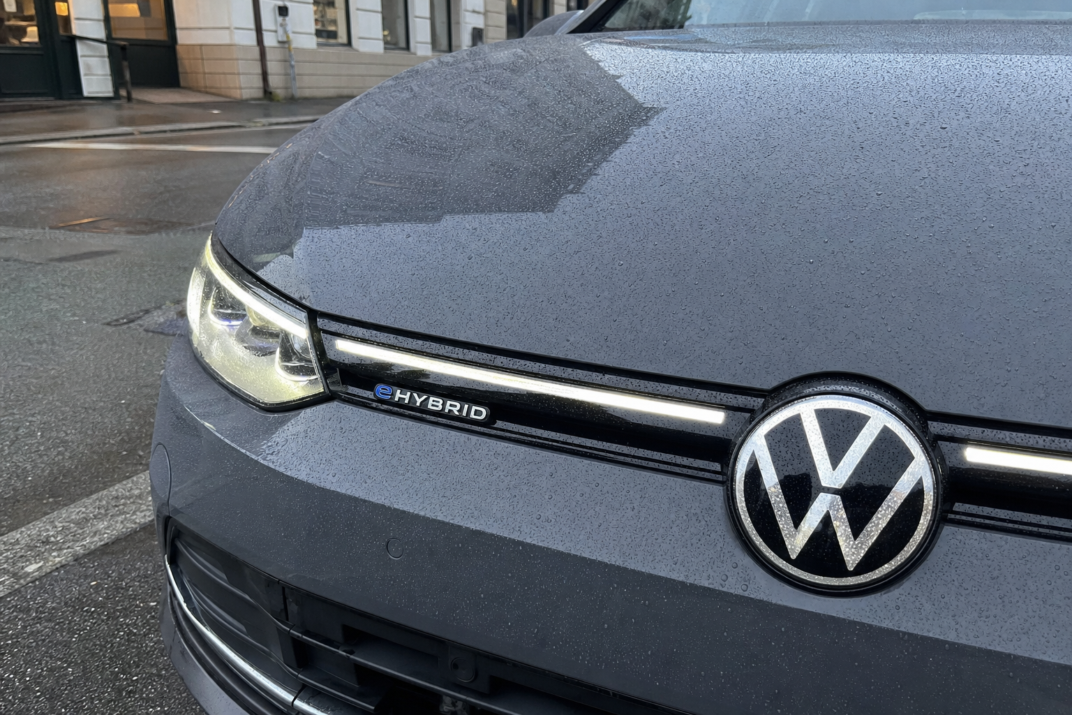 Golf og T-Roc er endelig fullhybrid: VW angriper Renault og Toyota med to nye modeller