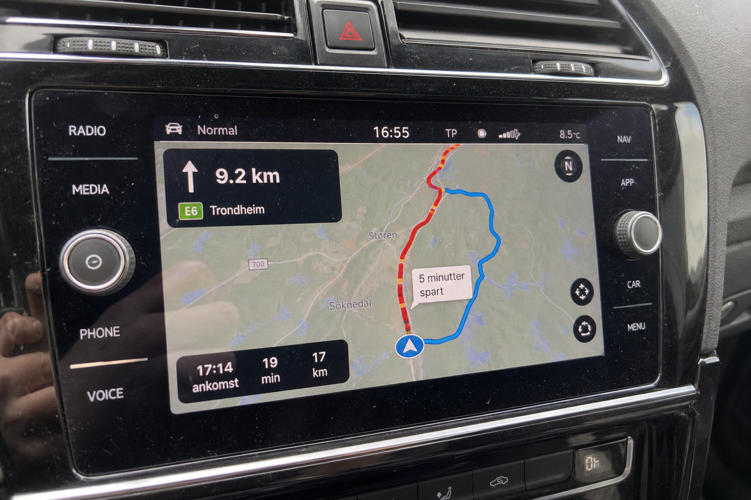 Trafikkekspert som har observert bilkøer fra luften i 26 år: Navigasjonen tar feil - ta aldri av motorveien