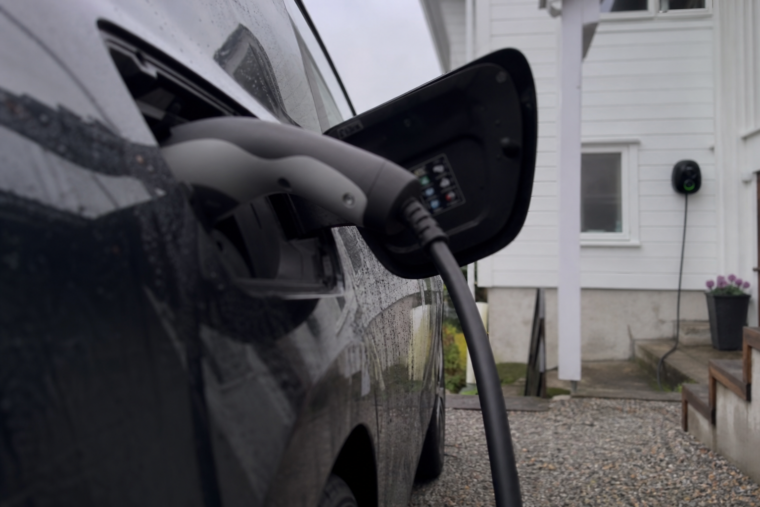 Elbil-regnestykket alle lurer på: Fra dette antall kilometer lønner hjemmeladeren seg