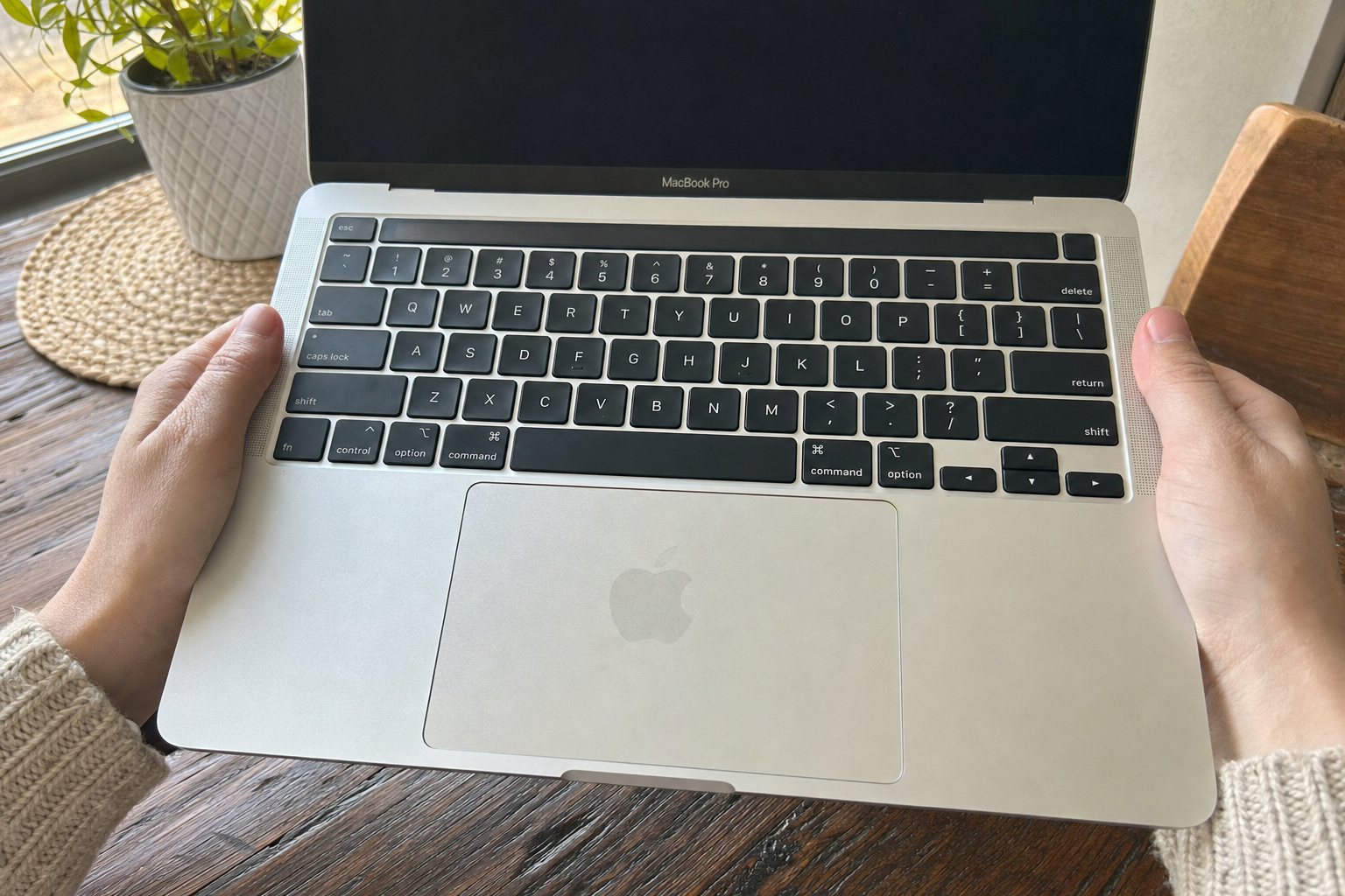 MacBook, ThinkPad og Dell XPS holder verdien: Slik mye får du for laptopen på Finn.no