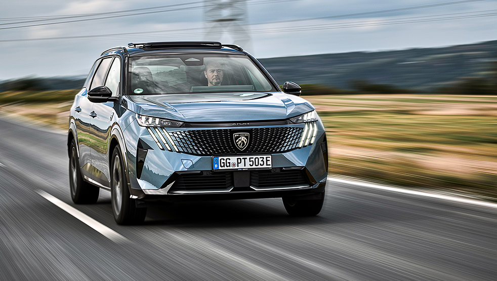 Peugeot E-5008 med syv seter: 669 km rekkevidde og priser fra 569.900 kroner