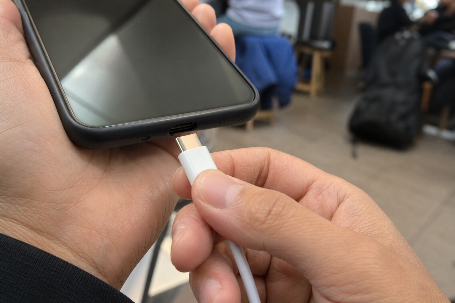 Juice jacking forklart: Slik kaprer et falskt offentlig ladekabel hele smarttelefonen din