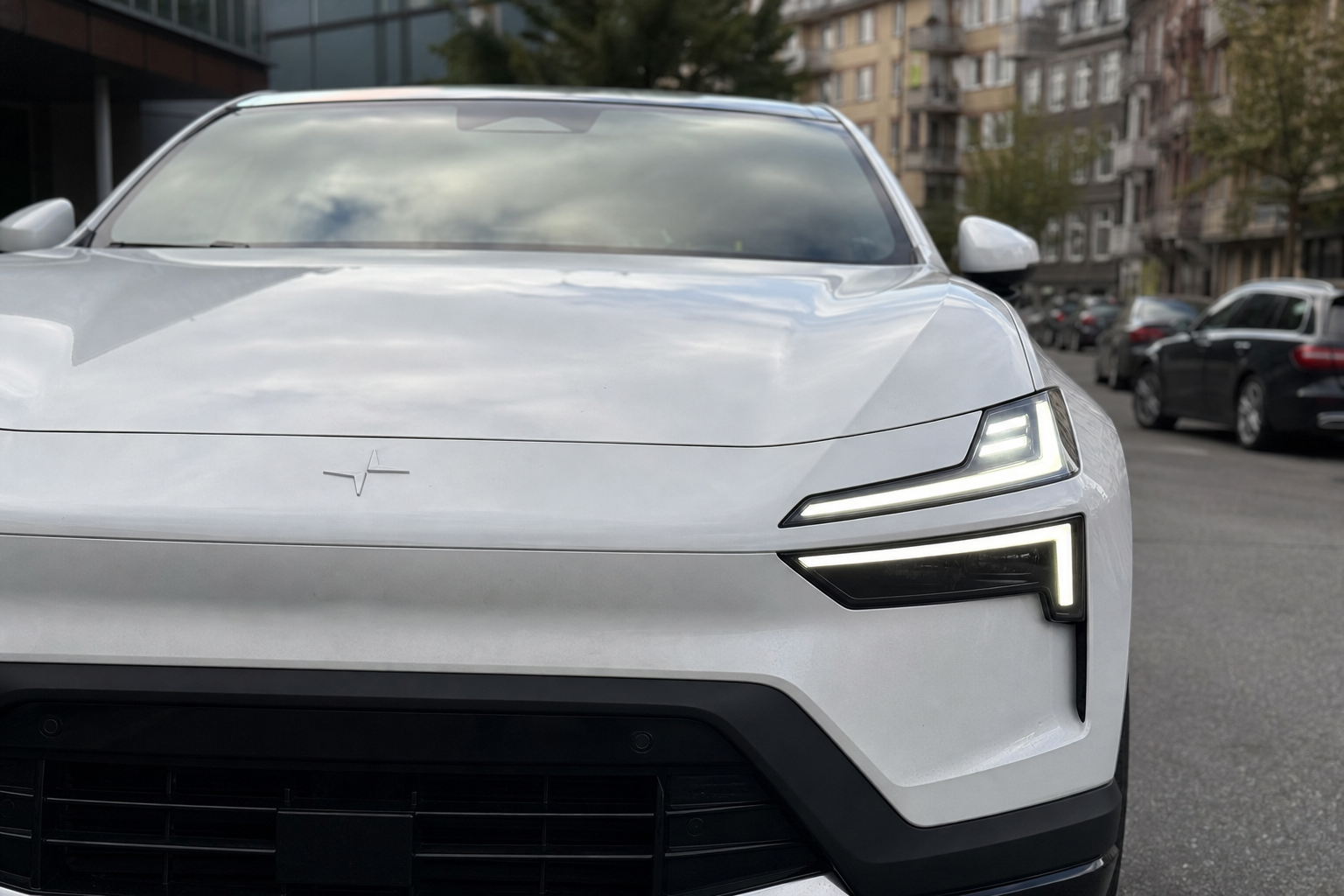 Polestar 4 hyllet som reisebil i test: Én svakhet skiller den fra Audi og BMW