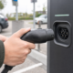 Lader du elbilen feil: Bil eller ladestolpe først når du kobler til?