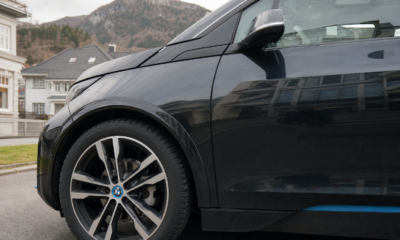 BMW i3 lover 900 km rekkevidde: Koster 789.900 kroner i Norge, og programvaren skurrer allerede