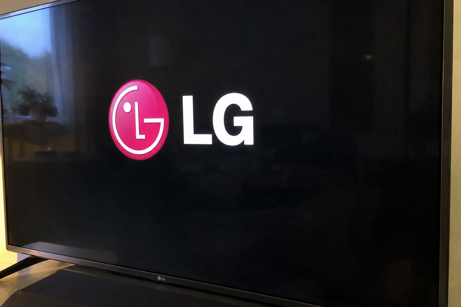 LG-TV-en kartlegger huset og fanger opp lyd i standby, slik stopper du sporingen
