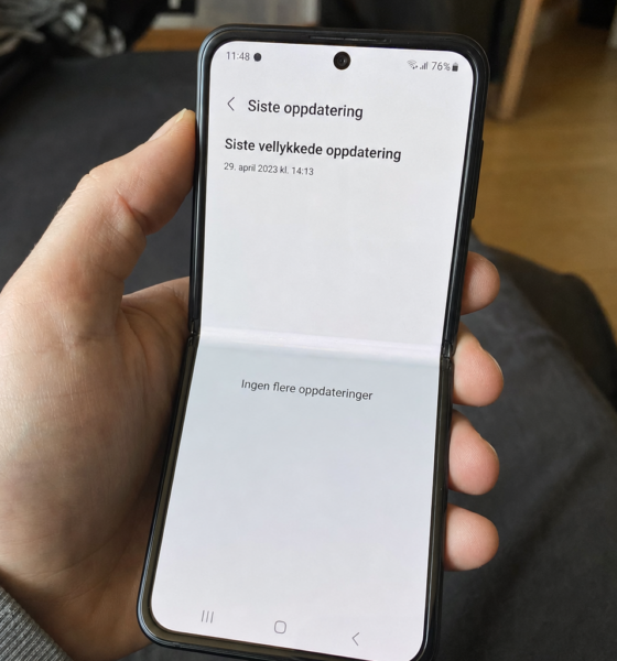 To Galaxy-smarttelefoner mister Samsung-oppdateringsstøtten