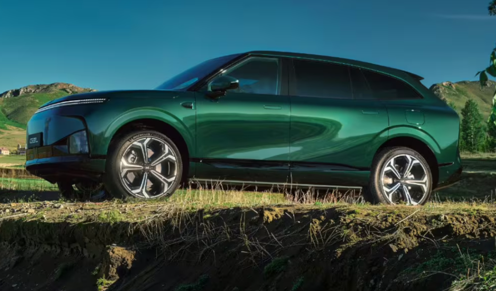 Kinesisk SUV med 1.600 km rekkevidde vises i Paris: Xpeng G9L klar for Europa