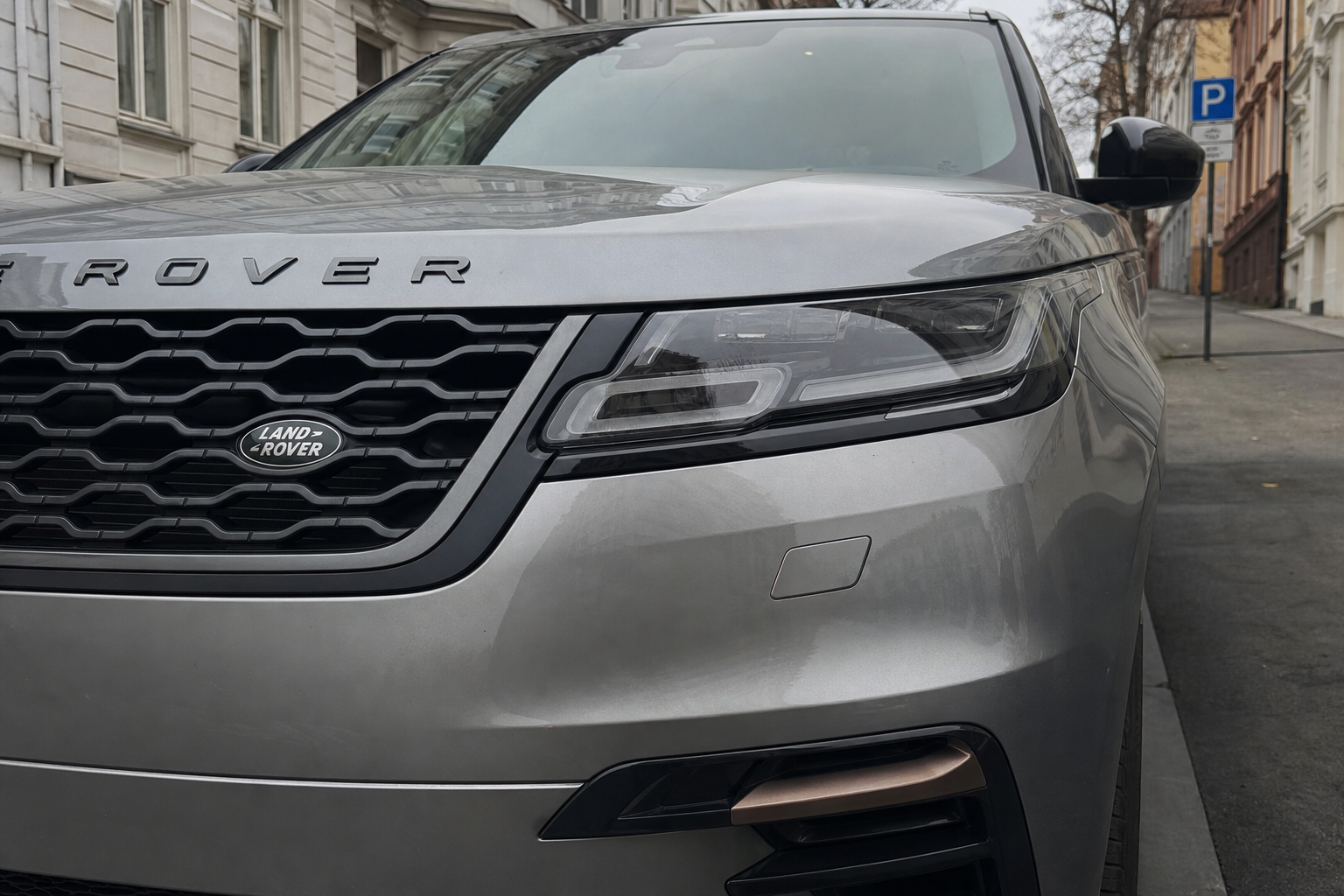 23.677 Land Rover og Jaguar tilbakekalles: Motor og lykter kan svikte i fart