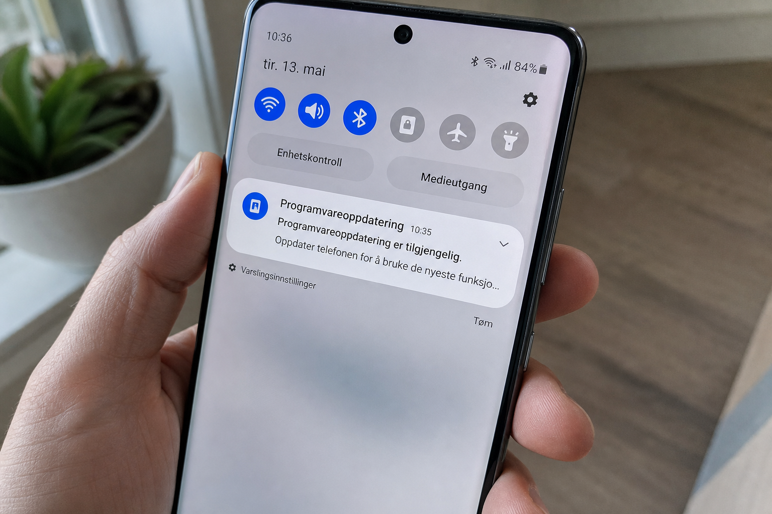 Samsung har tettet 90 sikkerhetshull i Galaxy-telefonen: Oppdateringen kommer ikke av seg selv