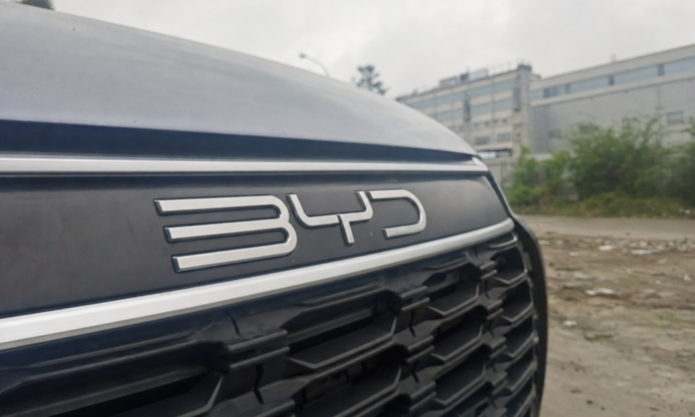 BYD-fabrikken i EU: Slik er forholdene der elbilene norske kunder kjøper produseres