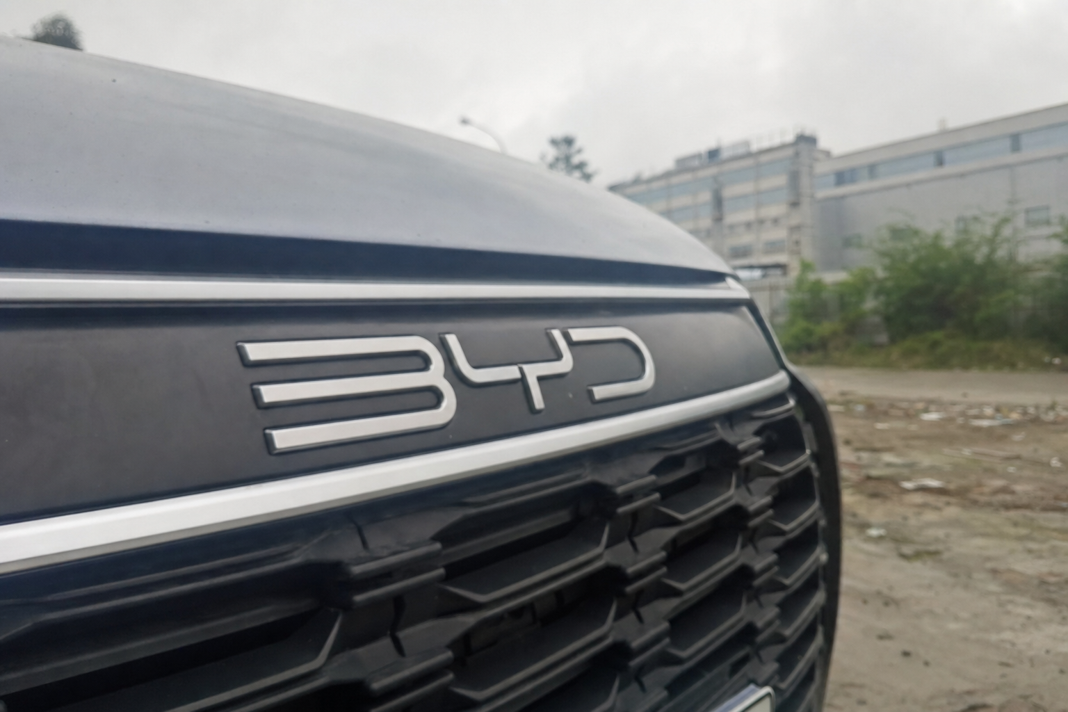 BYD-fabrikken i EU: Slik er forholdene der elbilene norske kunder kjøper produseres