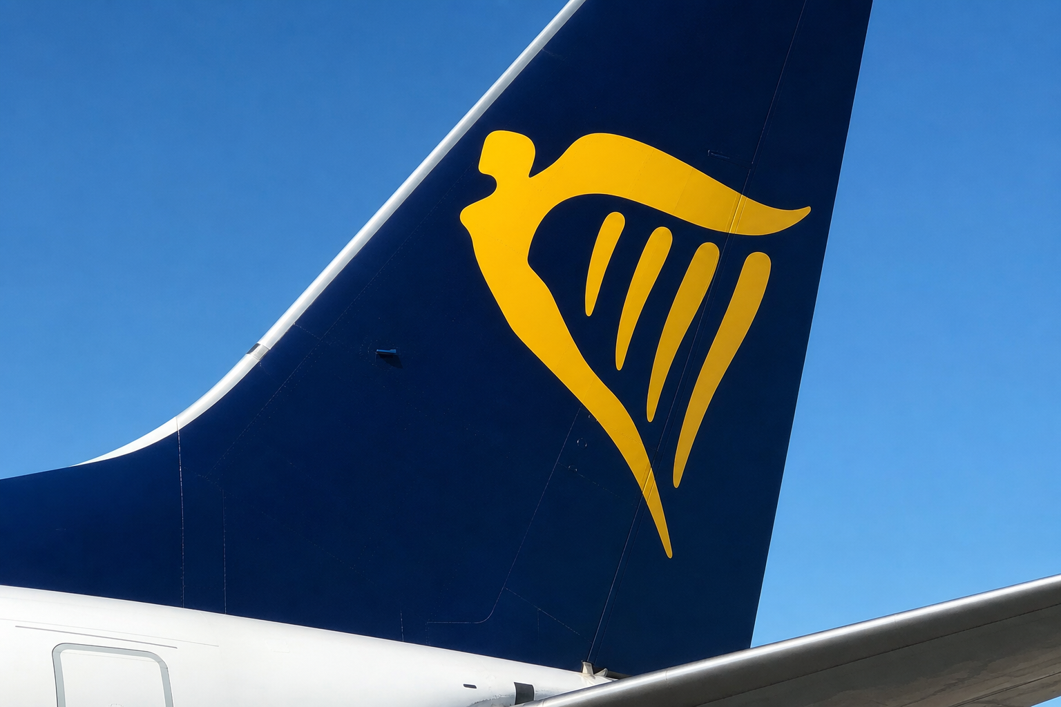 Drivstoffkrisen rammer flyreisende: Ryanair kutter avganger og varsler færre seter til vinteren
