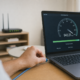 Betaler du for 1000 Mbps og får halvparten: Gratis test avslører om nettleverandøren leverer det du betaler for