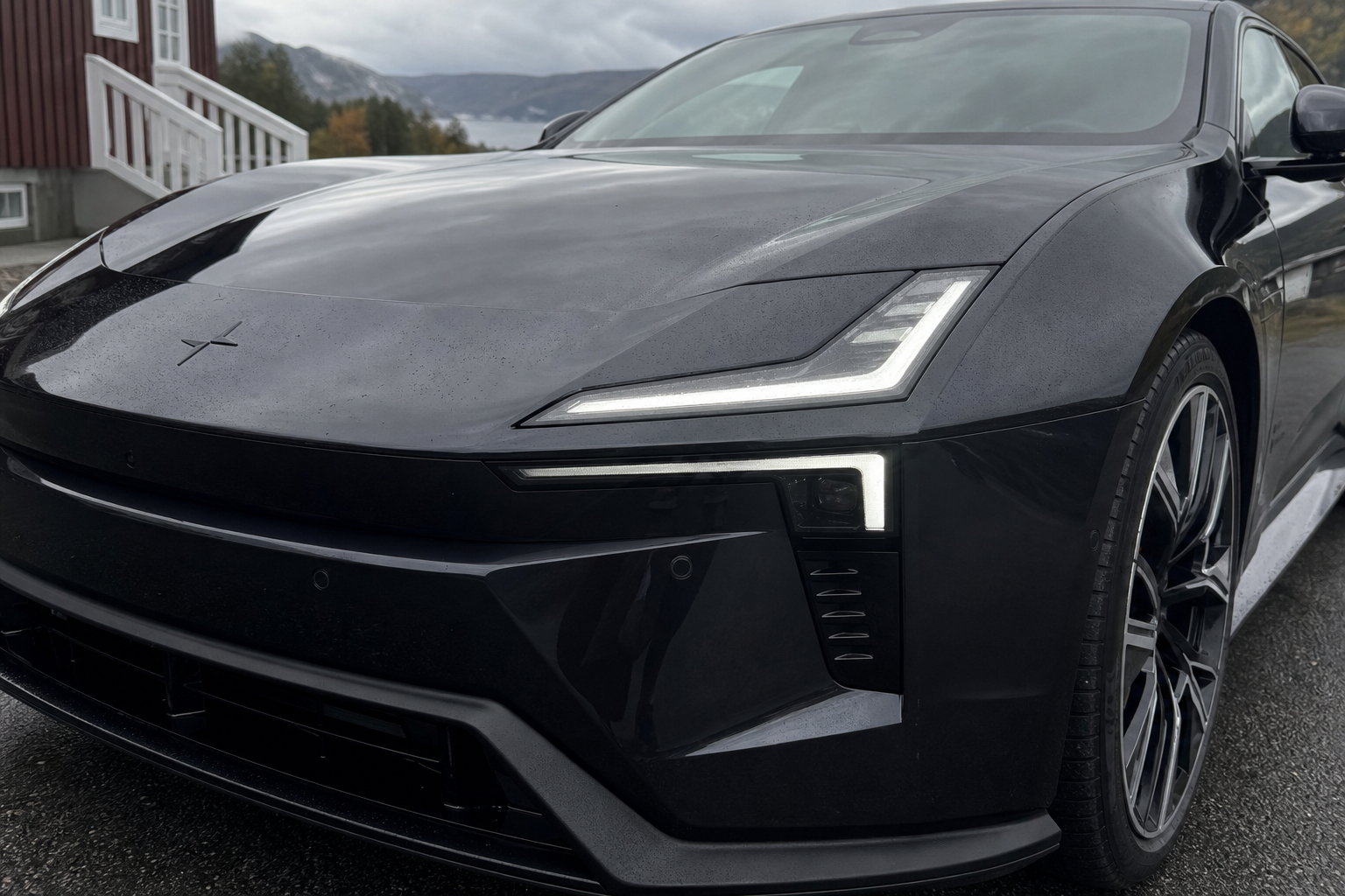 Polestar 5 testkjørt: Kan den slå Porsche Taycan på eget hjemmebane?