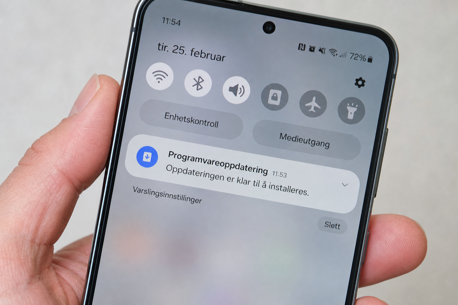 Har du en Galaxy S23? Denne oppdateringen tetter 90 sikkerhetshull i telefonen din
