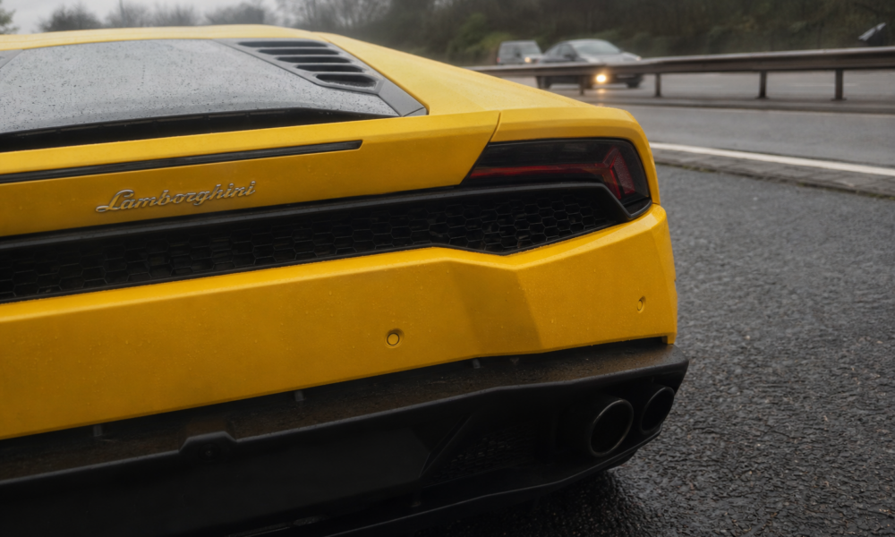 De kjørte i 27 km/t på motorveien med fem Lamborghini-er: politiet beslagla alle kjøretøyene
