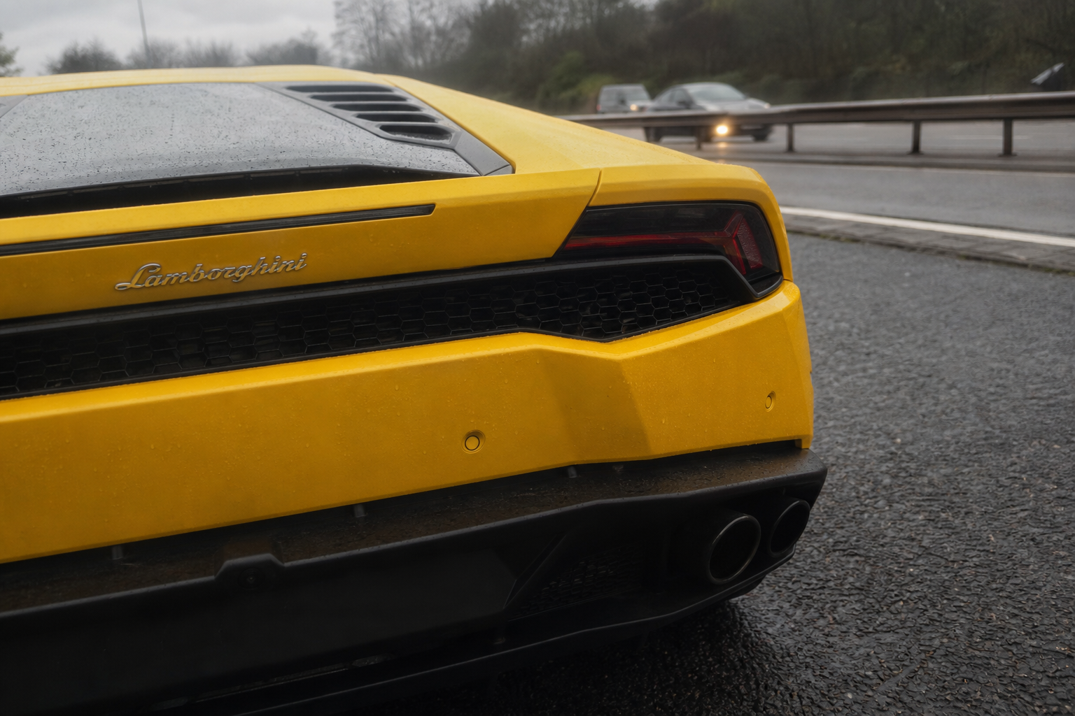 De kjørte i 27 km/t på motorveien med fem Lamborghini-er: politiet beslagla alle kjøretøyene