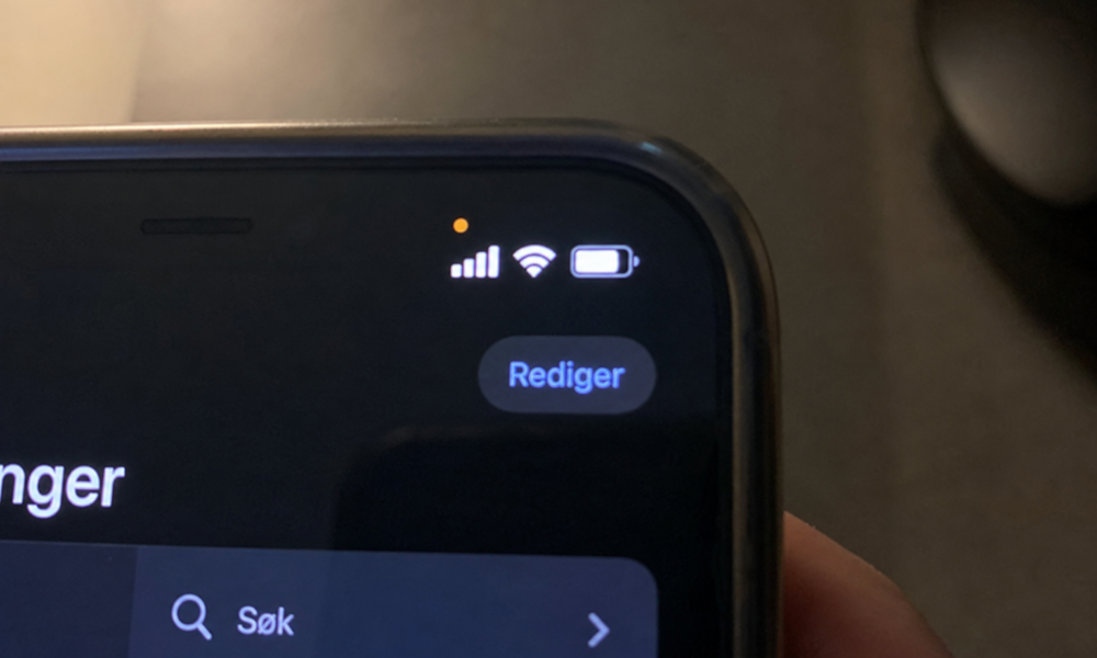 Ser du det lille grønne eller oransje punktet på telefonen? Det kan bety at noen overvåker deg