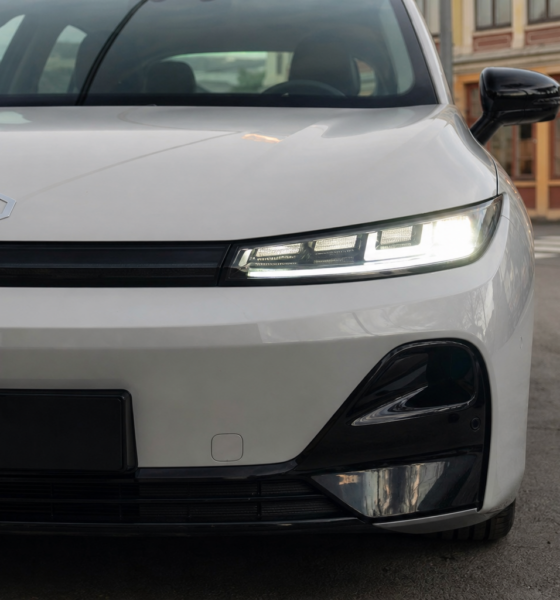 Utfordrer VW ID.3: Kinesisk elbil koster 90.000 kr mindre og lader på bare 17 minutter