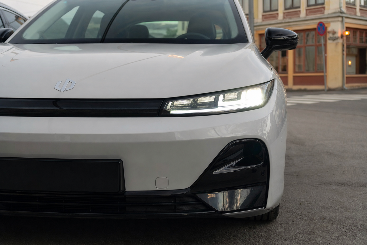 Utfordrer VW ID.3: Kinesisk elbil koster 90.000 kr mindre og lader på bare 17 minutter