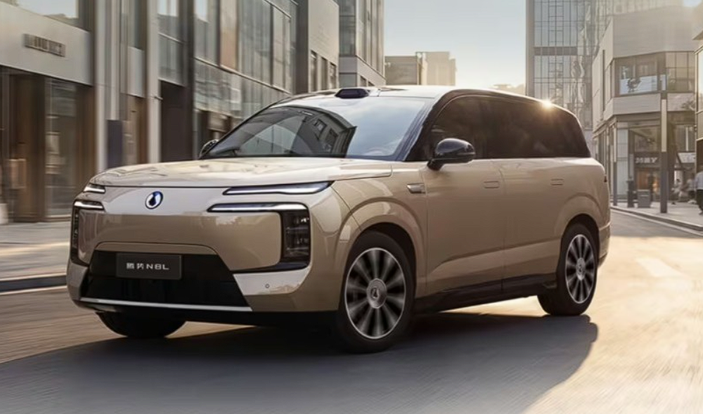 Denza N8L er lansert med 960 km rekkevidde: Elbilversjonen koster mindre enn hybriden