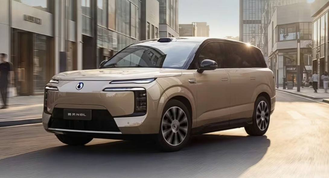 Denza N8L er lansert med 960 km rekkevidde: Elbilversjonen koster mindre enn hybriden