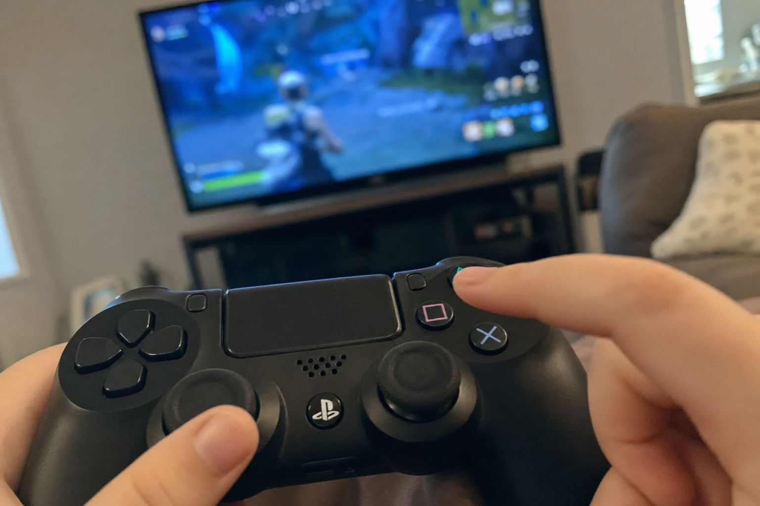 V-Bucks og Robux tapper kortet uten varsel: Slik slår du på kjøpsstopp på PS5, Xbox og iPad