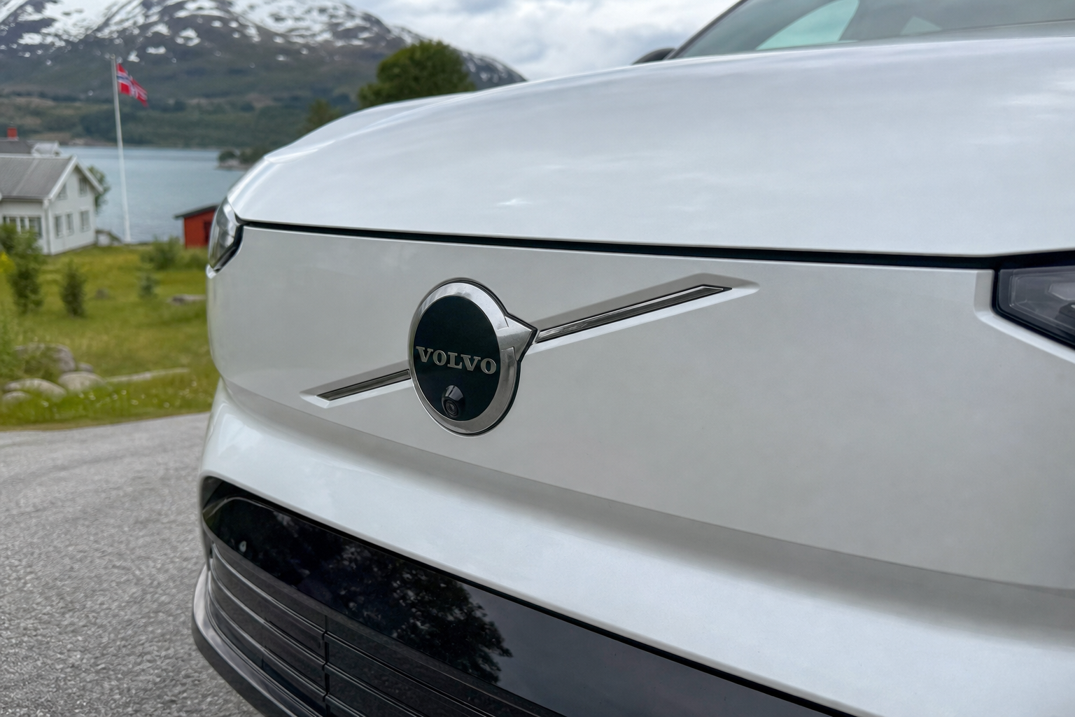 Volvo EX60 allerede bestilt av 50.000 europeere: Men produksjonen henger dramatisk etter etterspørselen