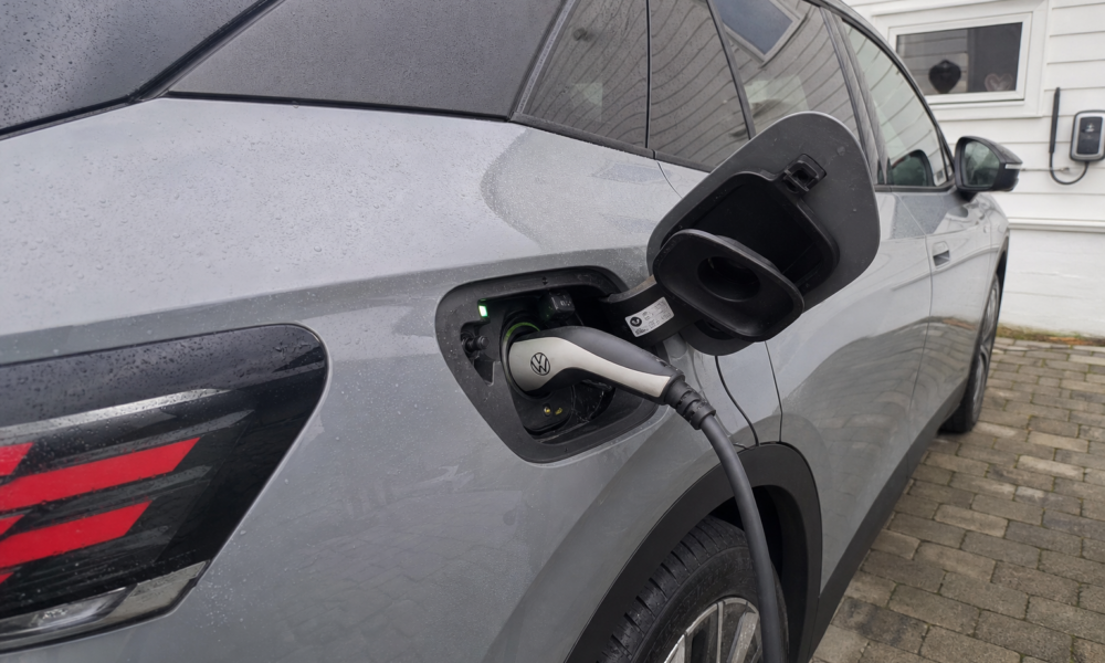 VW ID.4-eiere får ny viktig beskjed: Bilen bør ikke lades over 80 prosent inntil videre