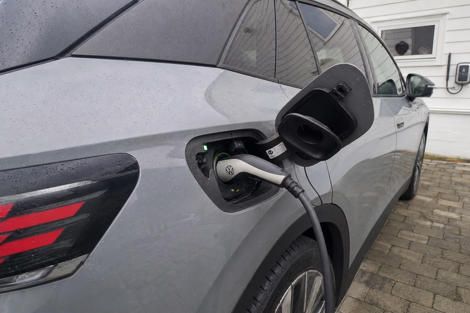 VW ID.4-eiere får ny viktig beskjed: Bilen bør ikke lades over 80 prosent inntil videre