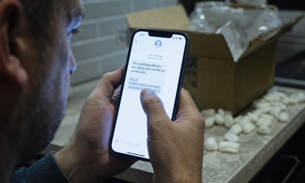 Falsk SMS fra Posten herjer igjen: Tre tegn avslører svindelen på ett sekund