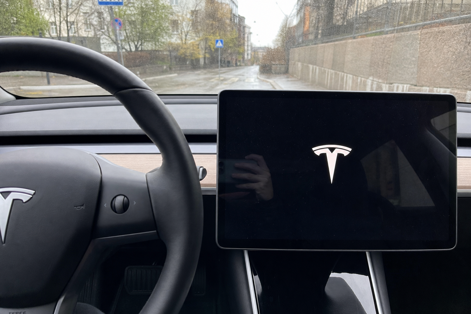 Teslas skjulte datahøsting: Model 3 kontakter 34 sporere, og du kan ikke si nei
