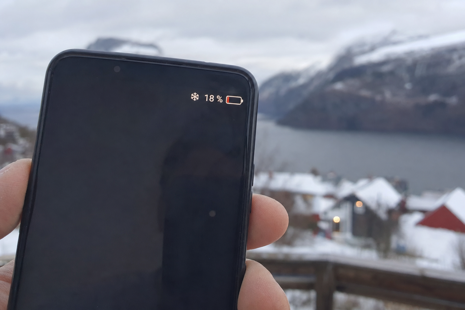 Kulda spiser halvparten av mobilbatteriet ditt: Fem grep som holder telefonen i live hele vinterdagen