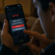Dialogboks med gjemt knapp: Netflix lokker tyske Basis-kunder til dyrere pakke før fristen