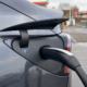 Elbil-paradokset: Tesla-sjefen har pumpet 3,8 milliarder kroner inn hos elbilens motstandere