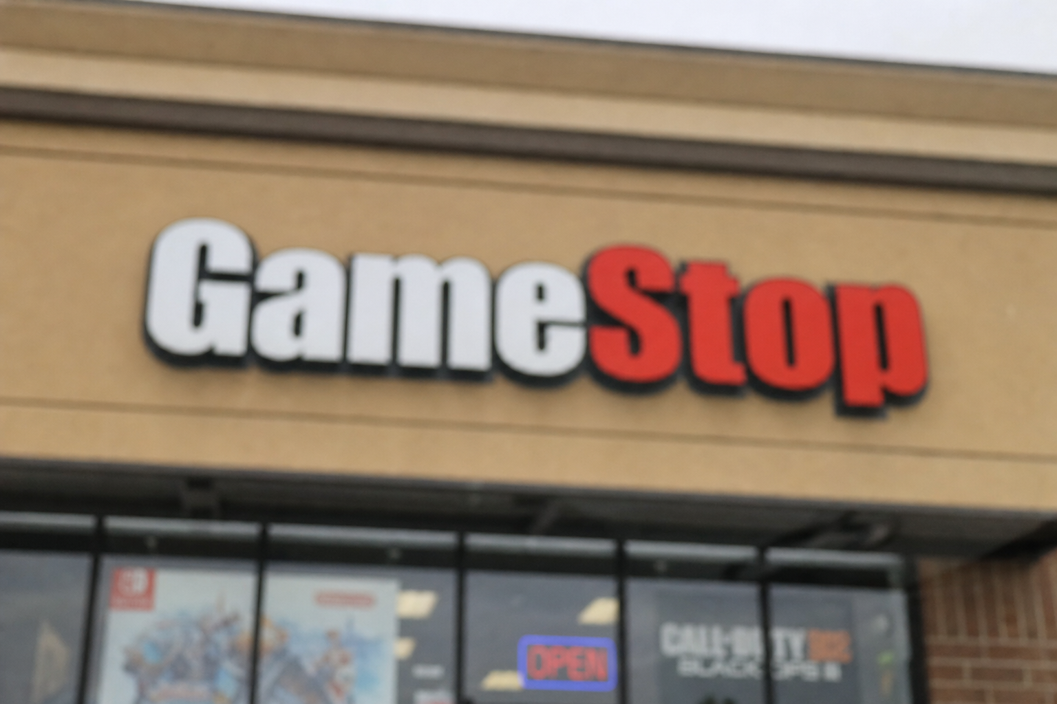 GameStop utnytter PS5 Pro-mangelen: Selger konsollen for 5.000 kroner over veiledende pris